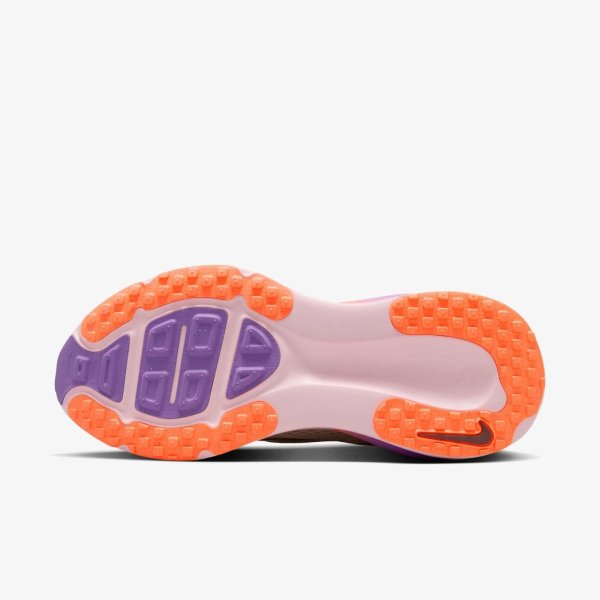 Женские кроссовки NIKE W VOMERO 18