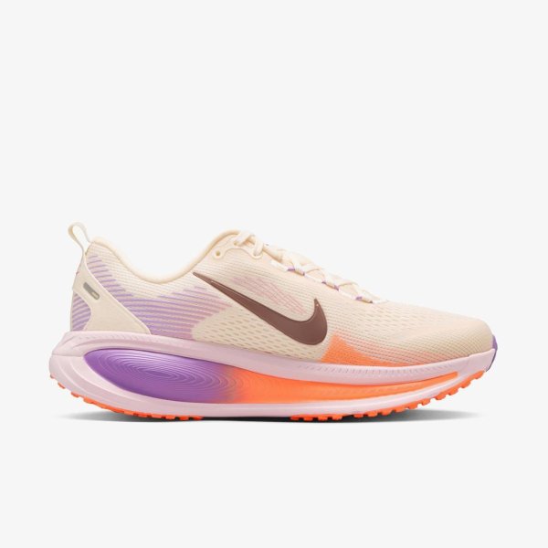 Женские кроссовки NIKE W VOMERO 18