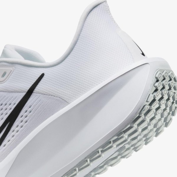 Кроссовки NIKE QUEST 6