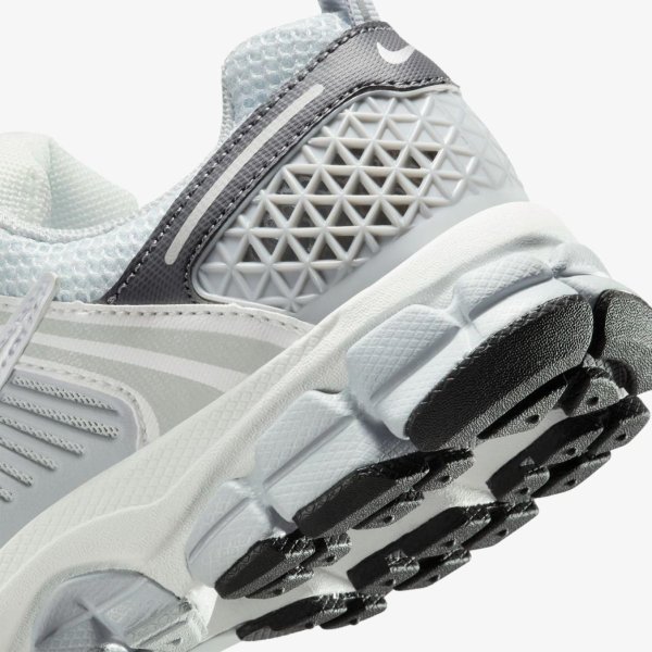 Дитячі кросівки NIKE VOMERO 5 PURE PLATINUM / METALLIC SILVER (GS)
