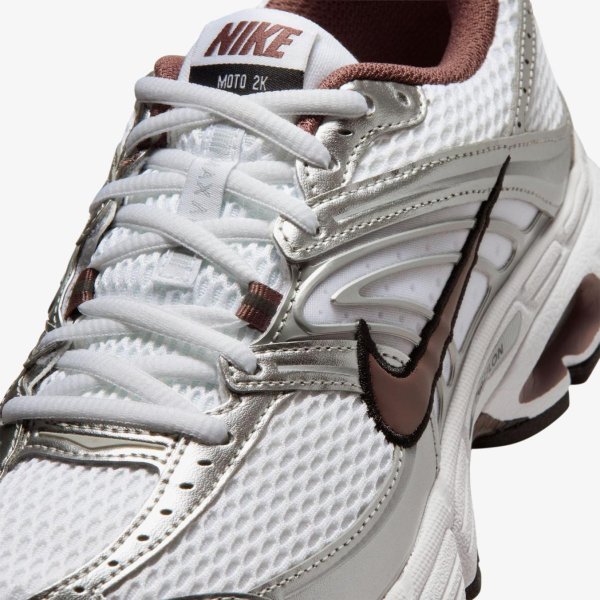Жіночі кросівки NIKE WMNS AIR MAX MOTO 2K METALLIC SILVER / TATTOO