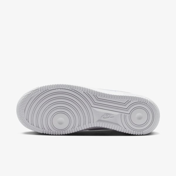 Женские кроссовки NIKE WMNS AIR FORCE 1 '07 PATENT TRIPLE WHITE