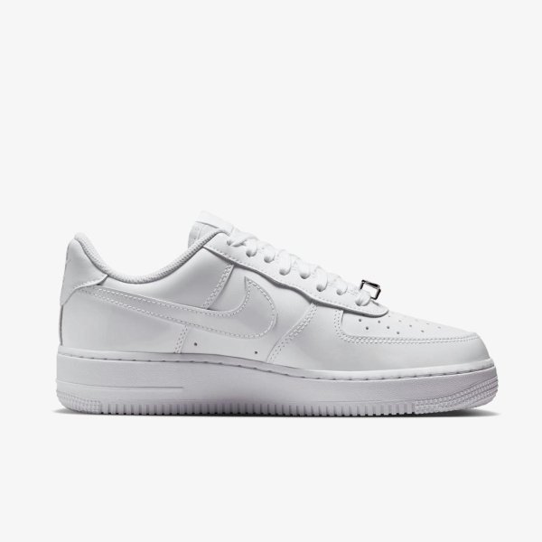 Женские кроссовки NIKE WMNS AIR FORCE 1 '07 PATENT TRIPLE WHITE