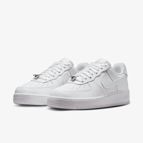 Женские кроссовки NIKE WMNS AIR FORCE 1 '07 PATENT TRIPLE WHITE