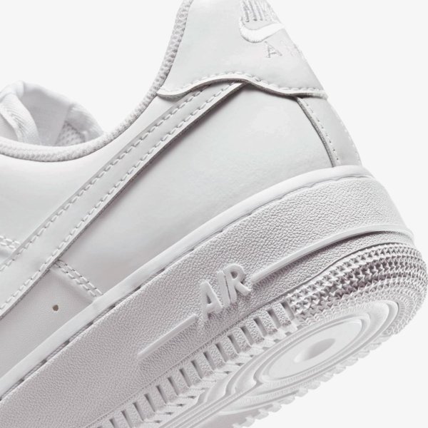 Женские кроссовки NIKE WMNS AIR FORCE 1 '07 PATENT TRIPLE WHITE