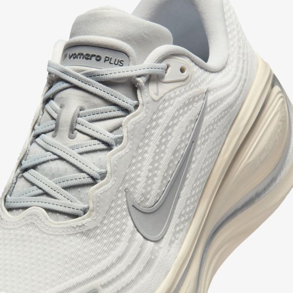 Чоловічі кросівки NIKE VOMERO PLUS PLATINUM TINT