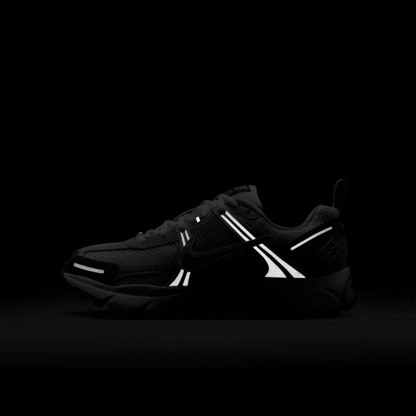 Дитячі кросівки NIKE VOMERO 5 PURE PLATINUM / METALLIC SILVER (GS)