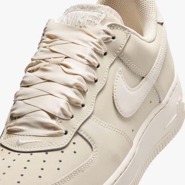Жіночі кросівки NIKE W  AIR FORCE 1 RETRO PRM