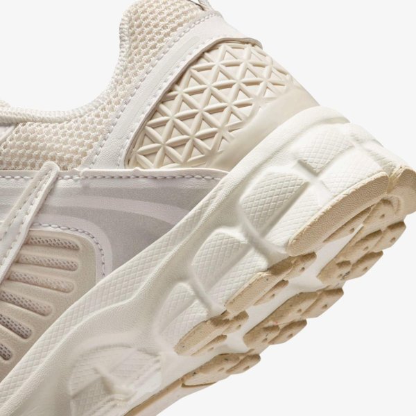 Дитячі кросівки NIKE VOMERO 5 LACE (PS)