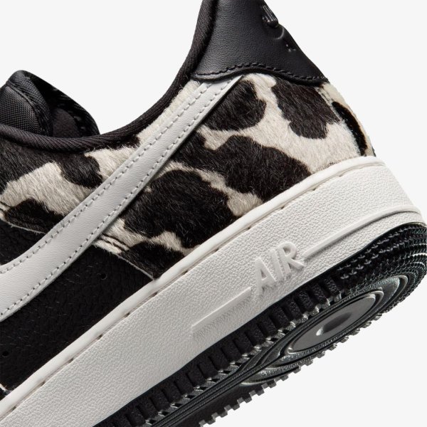 Жіночі кросівки NIKE WMNS AIR FORCE 1 '07 COW PRINT BLACK / WHITE