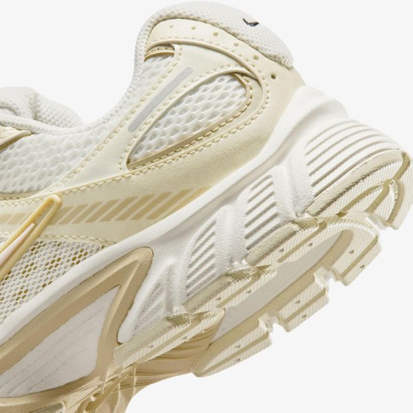 Жіночі кросівки NIKE W V5 RNR SE