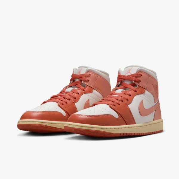 Женские кроссовки WMNS AIR JORDAN 1 MID