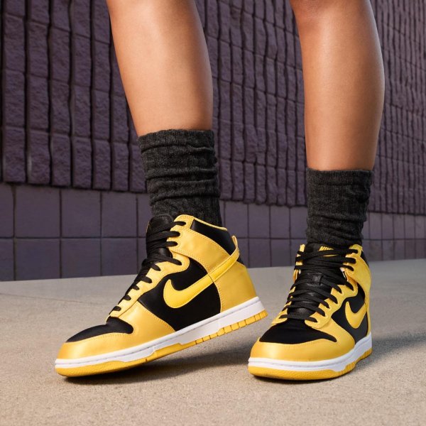 Жіночі кросівки NIKE W DUNK HIGH