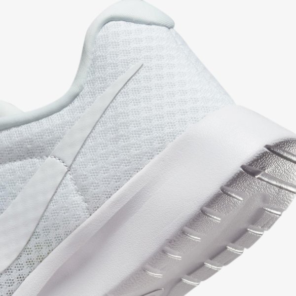 Жіночі кросівки NIKE WMNS TANJUN FLYEASE