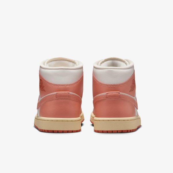 Женские кроссовки WMNS AIR JORDAN 1 MID