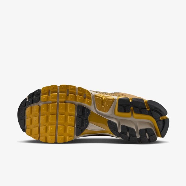 Чоловічі кросівки NIKE ZOOM VOMERO 5