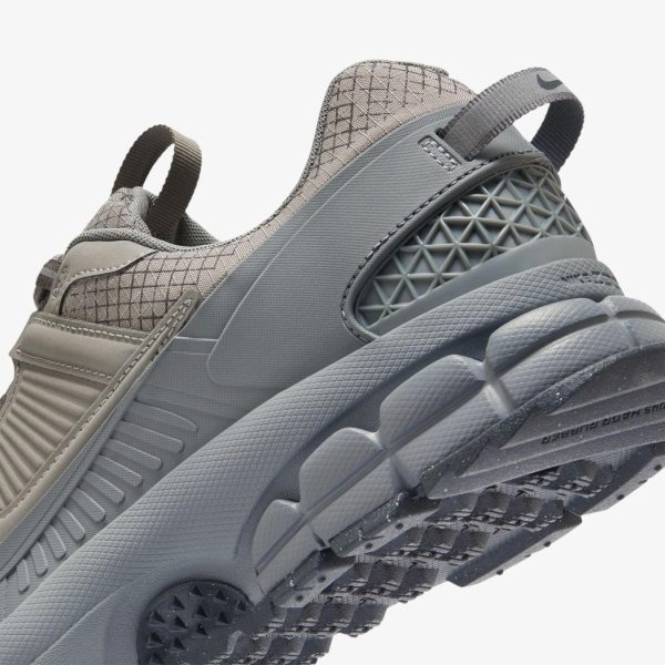 Мужские кроссовки NIKE ZOOM VOMERO ROAM