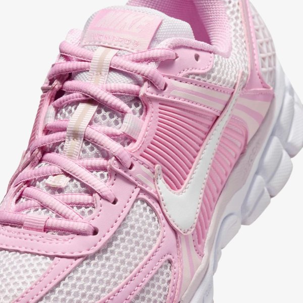 Жіночі кросівки NIKE W ZOOM VOMERO 5