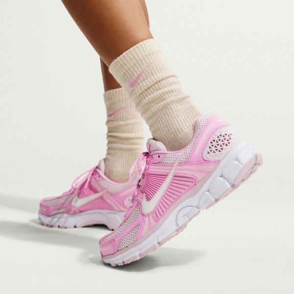 Жіночі кросівки NIKE W ZOOM VOMERO 5