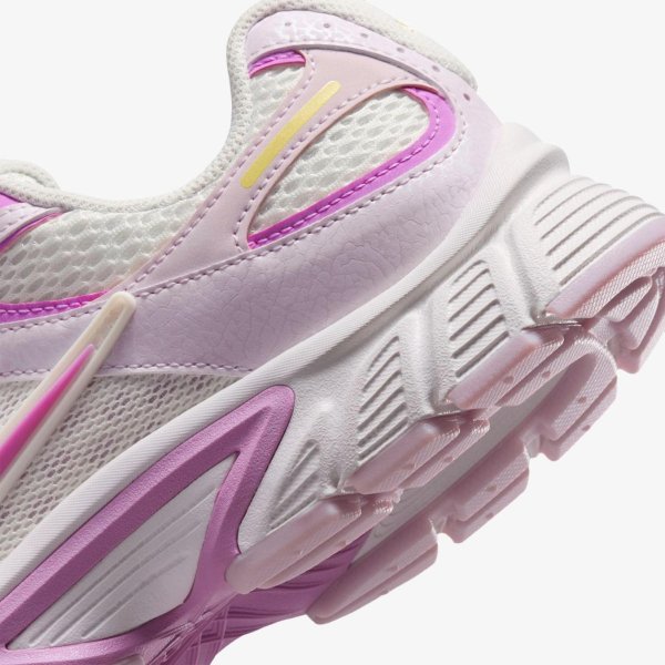 Женские кроссовки NIKE W V5 RNR DF