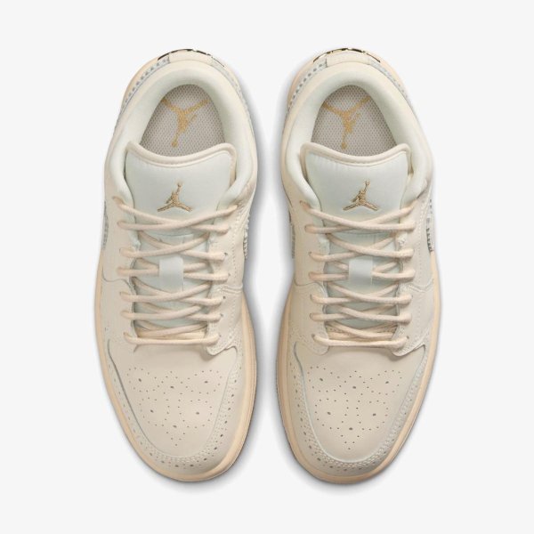 Женские кроссовки NIKE WMNS AIR JORDAN 1 LOW SE
