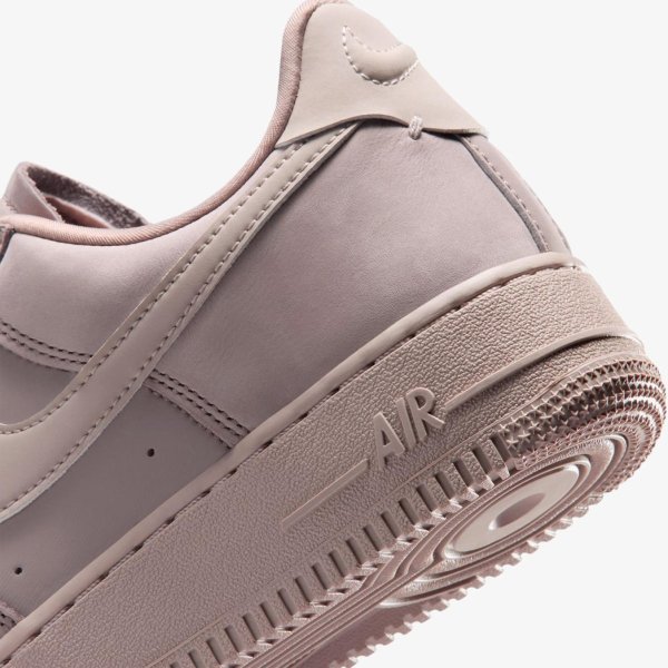 Женские кроссовки NIKE W AIR FORCE 1 RETRO PRM ESS
