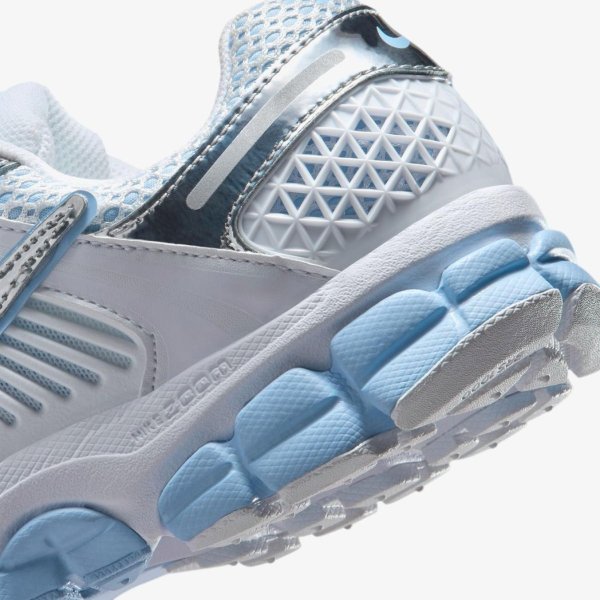 Женские кроссовки NIKE W NIKE ZOOM VOMERO 5 CHROME