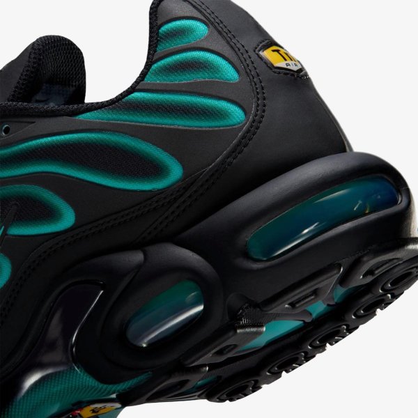 Чоловічі кросівки NIKE AIR MAX PLUS