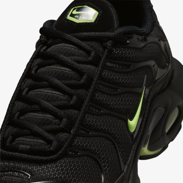 Чоловічі кросівки NIKE AIR MAX PLUS «Black/Volt»