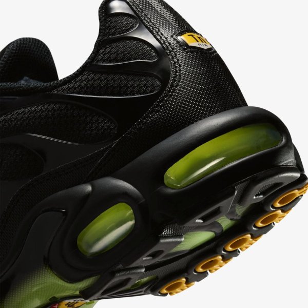 Чоловічі кросівки NIKE AIR MAX PLUS «Black/Volt»