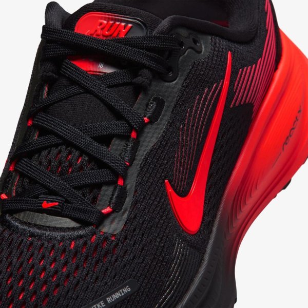 Дитячі кросівки NIKE VOMERO 18 (GS) «Black/Bright Crimson»