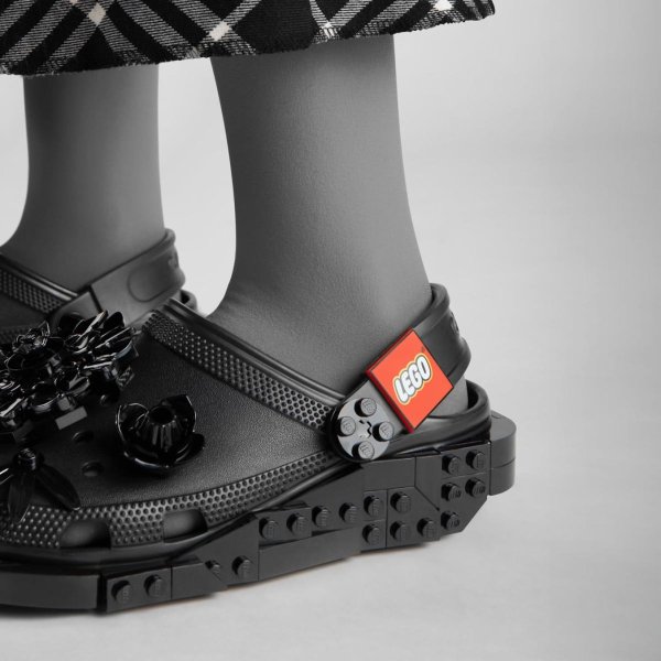 Тапочки женские CROCS X LEGO MIDNIGHT GARDEN BOTANICALS CLOG «Black»