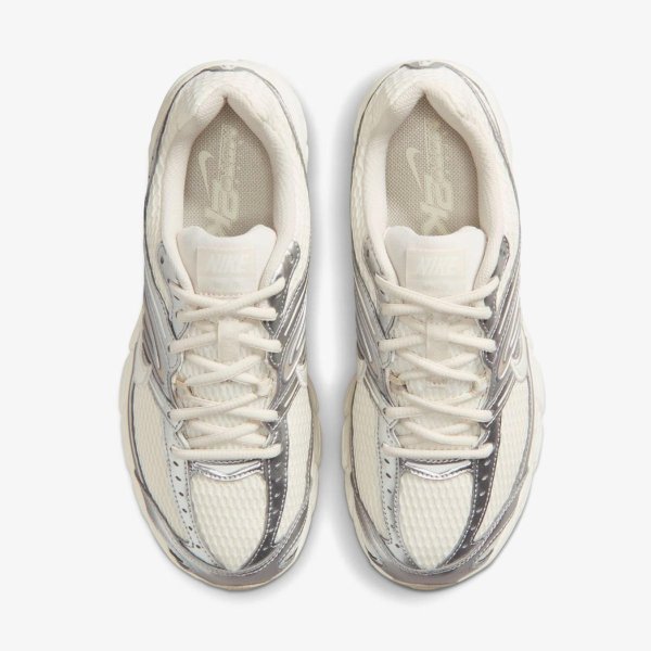 Женские кроссовки NIKE WMNS AIR MAX MOTO 2K PALE IVORY / METALLIC SILVER
