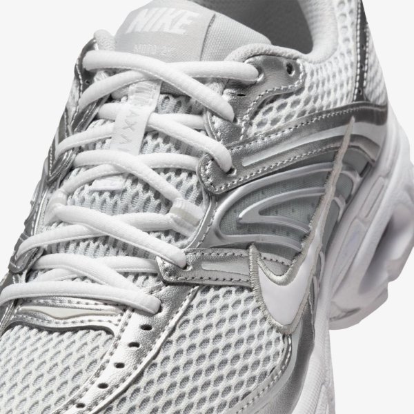 Женские кроссовки NIKE AIR MAX MOTO 2K