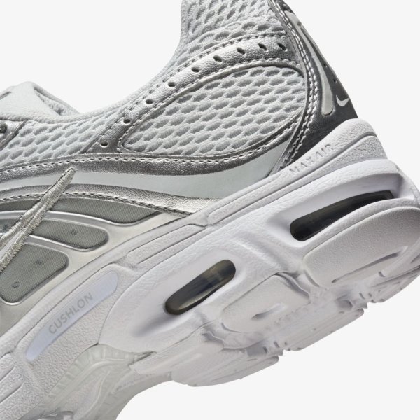 Женские кроссовки NIKE AIR MAX MOTO 2K