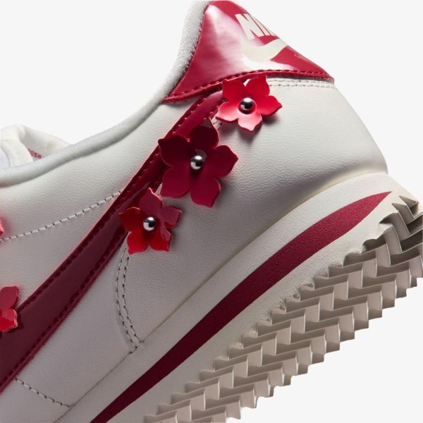 Жіночі кросівки NIKE CORTEZ LEATHER FLORETTE