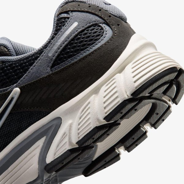 Мужские кроссовки NIKE V5 RNR SUEDE 2