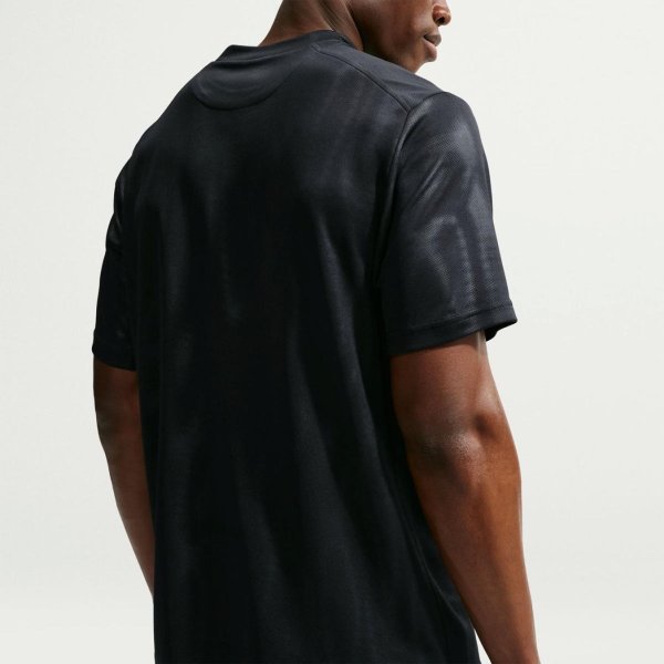Чоловіча футболка NIKE N.A.C. PRIMARY DRI-FIT SS TOP «DBOSS»