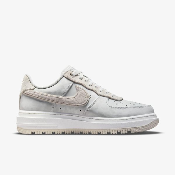 Чоловічі кросівки NIKE AIR FORCE 1 LUXE
