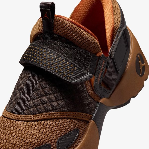Жіночі кросівки JORDAN TRUNNER LX