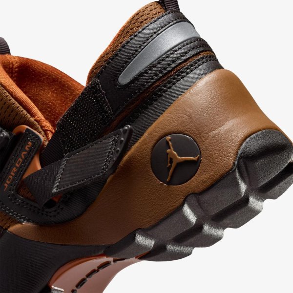 Жіночі кросівки JORDAN TRUNNER LX