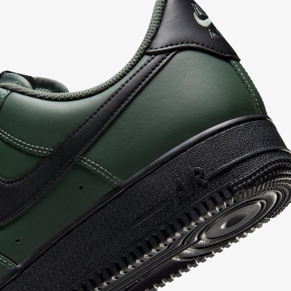 Чоловічі кросівки NIKE AIR FORCE 1 '07
