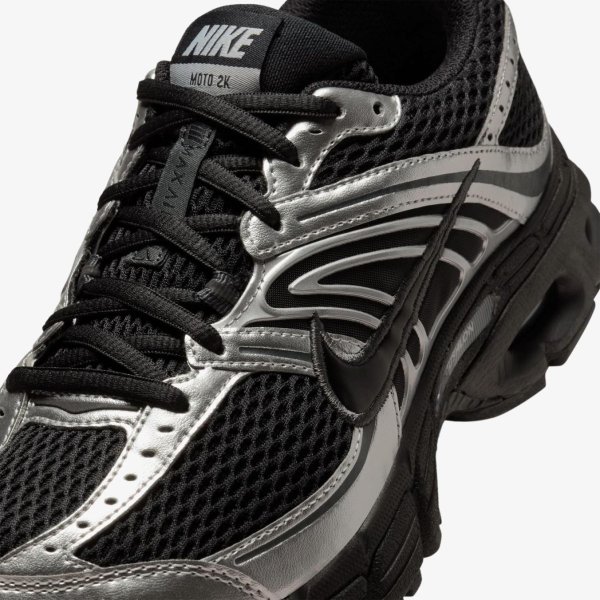 Жіночі кросівки NIKE WMNS AIR MAX MOTO 2K BLACK / METALLIC SILVER