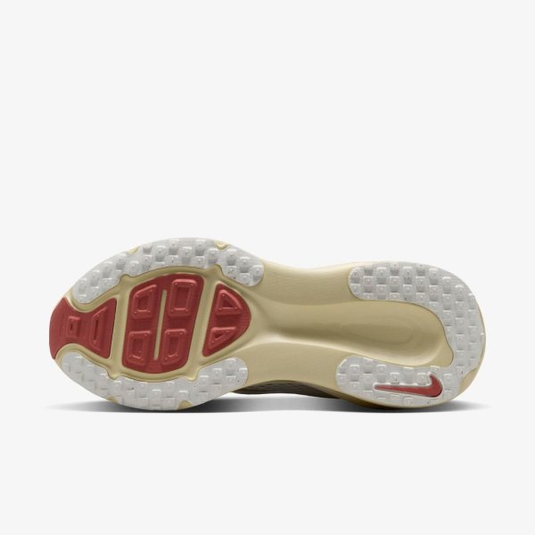 Женские кроссовки NIKE VOMERO 18