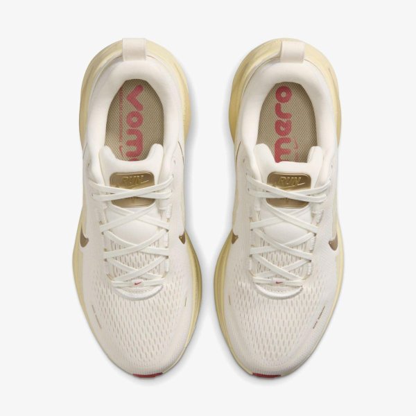 Женские кроссовки NIKE VOMERO 18