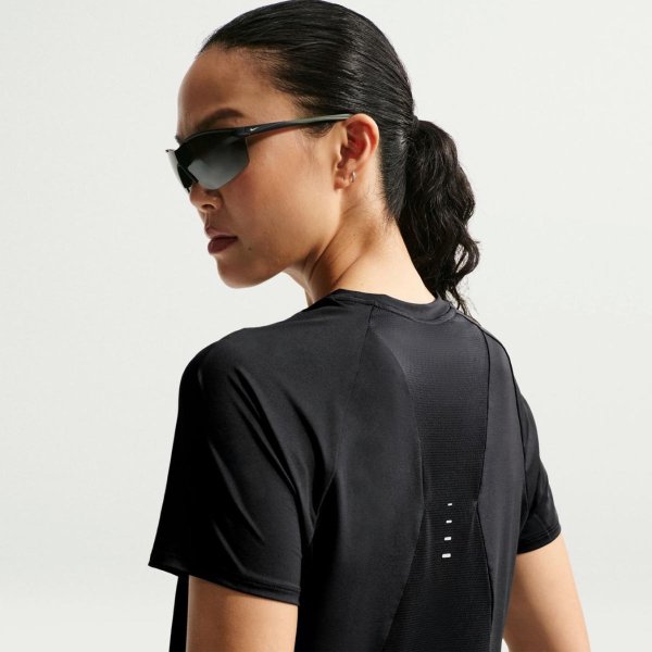 Женская футболка NIKE SWIFT DRI-FIT SHORT-SLEEVE RUNNING TOP