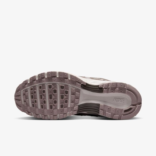 Жіночі кросівки NIKE P-6000