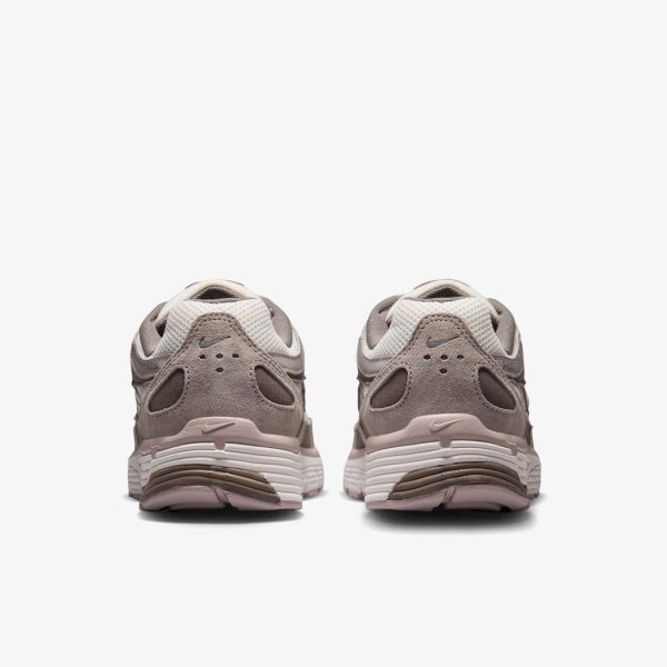 Жіночі кросівки NIKE P-6000