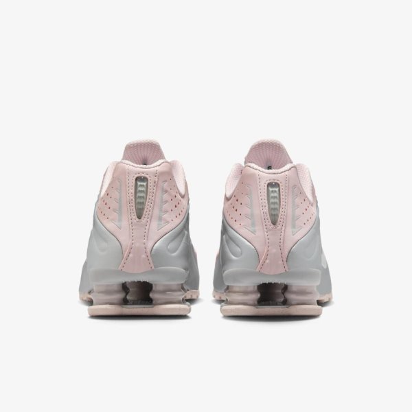Жіночі кросівки NIKE SHOX R4