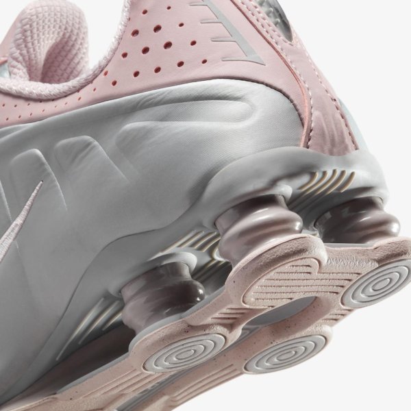 Жіночі кросівки NIKE SHOX R4